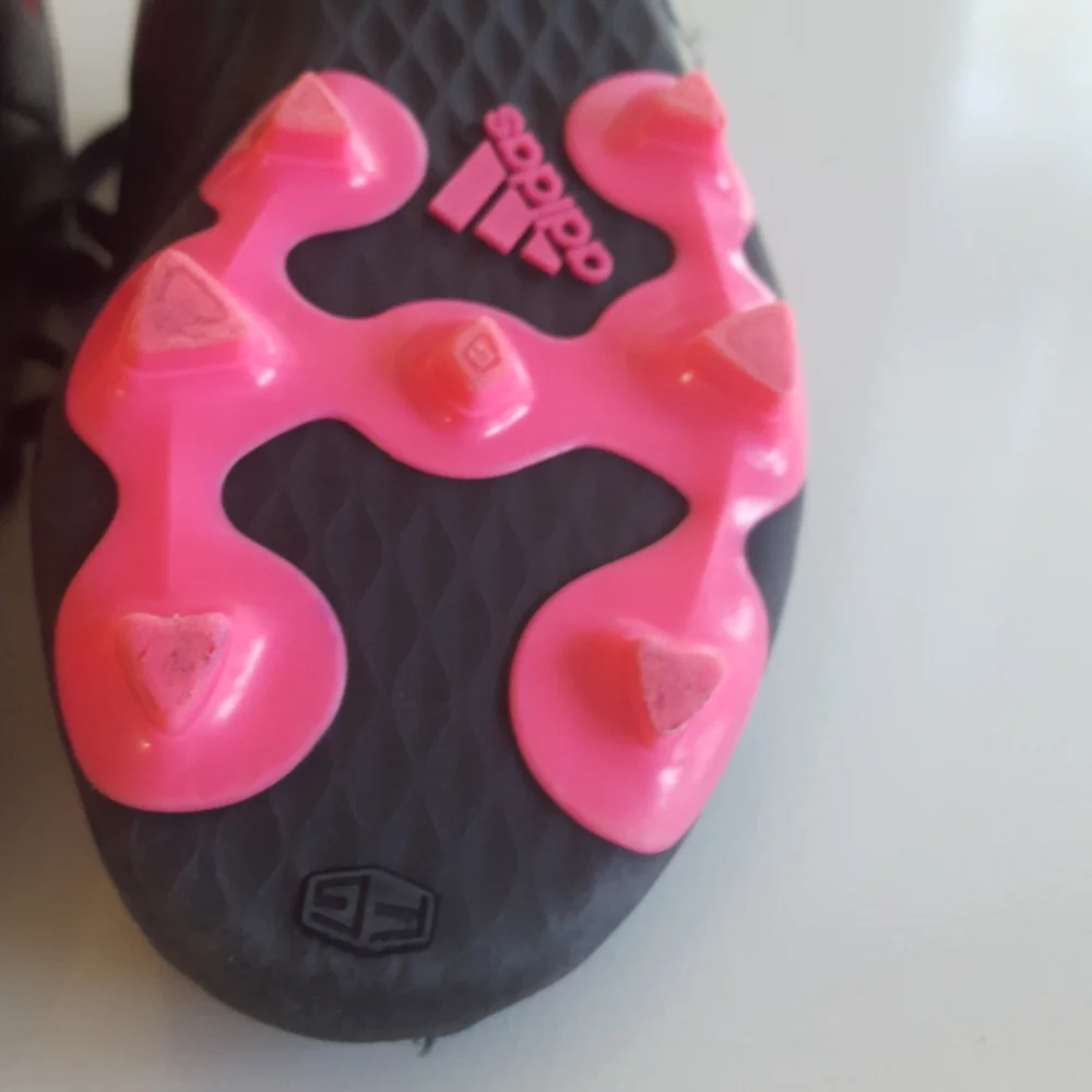 Adidas Kids size 11 Pink & Black Soccer Cleats. Used in very good condition! - Picture 5 of 9
